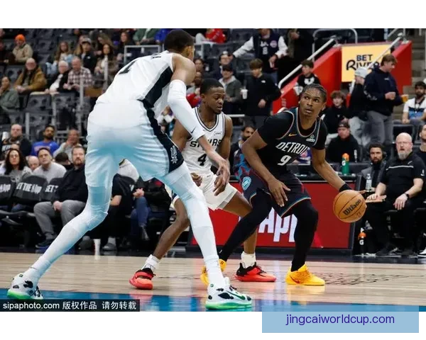 文班亚马统治攻防砍下26分14篮板马刺三人20加狂胜热火迎来六连胜